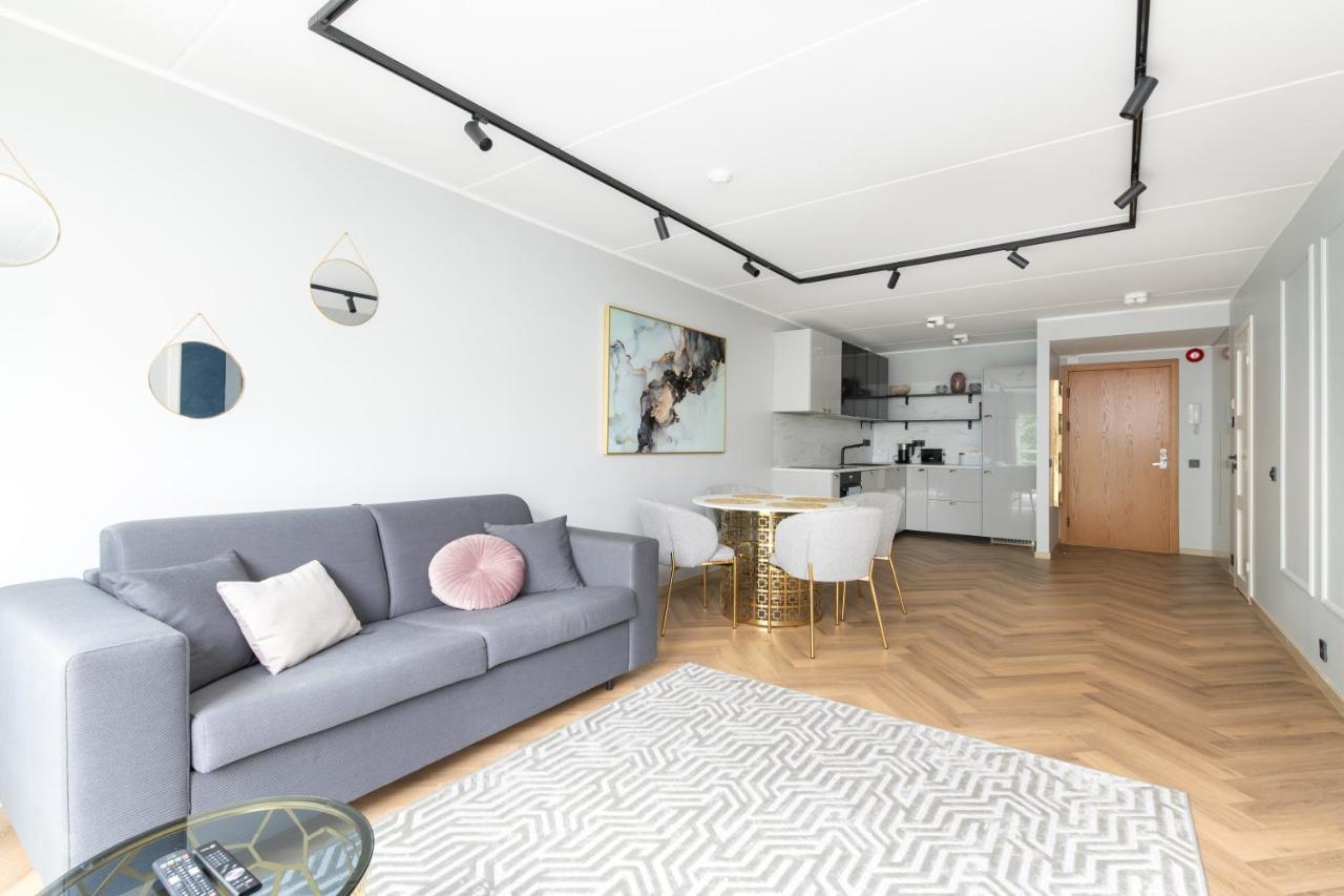 Central Rosi Art Deco Apartment With Parking تالين المظهر الخارجي الصورة