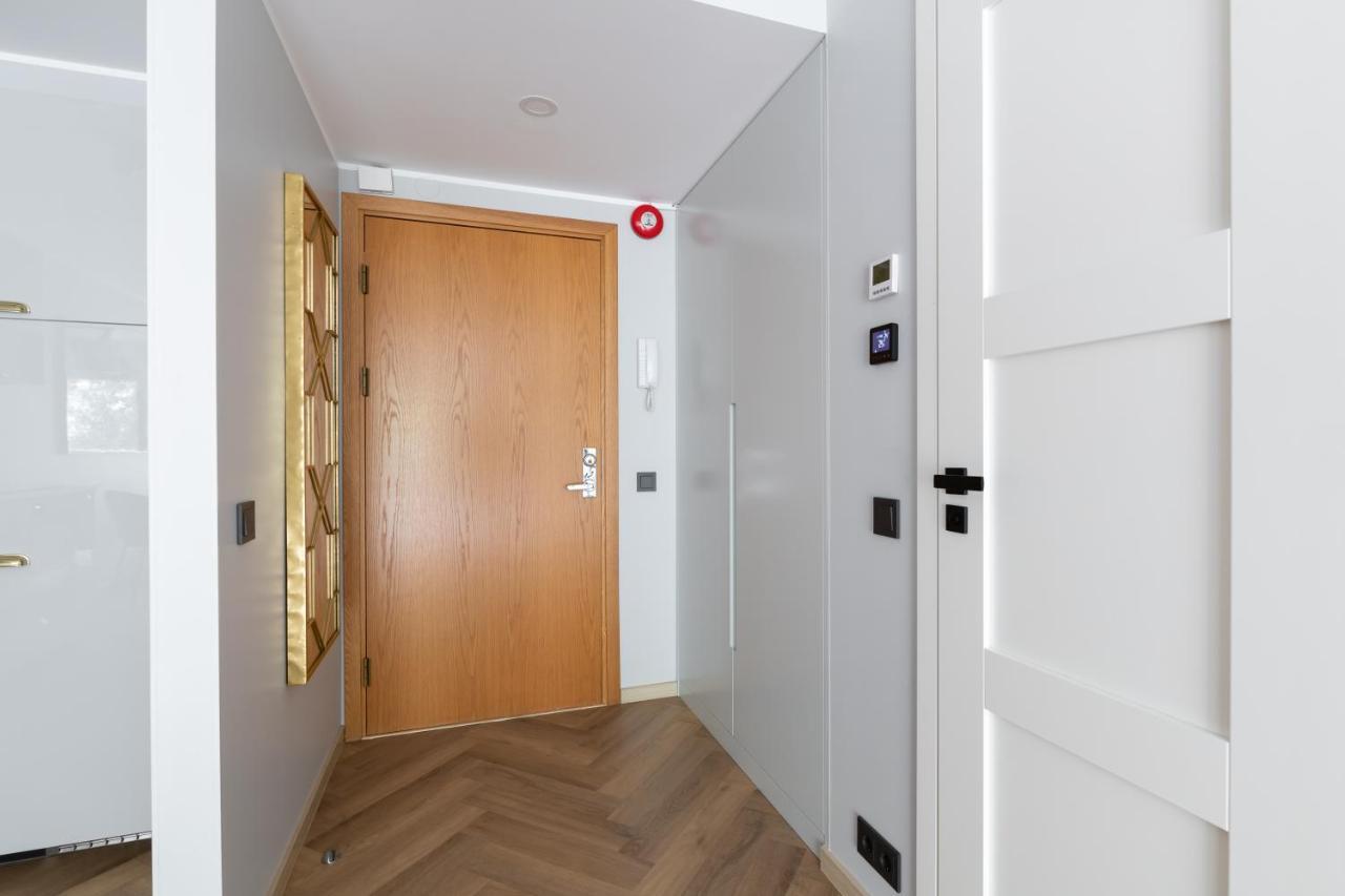 Central Rosi Art Deco Apartment With Parking تالين المظهر الخارجي الصورة